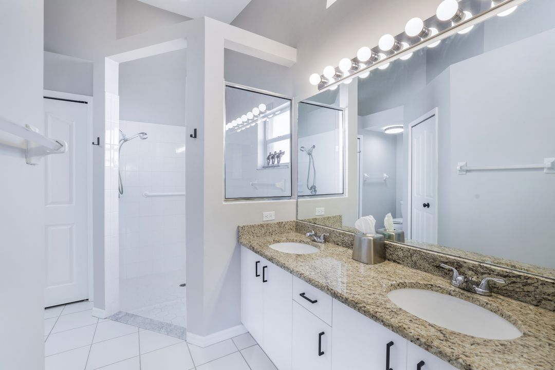 661 Captn Kate Ct, Naples, FL 34110