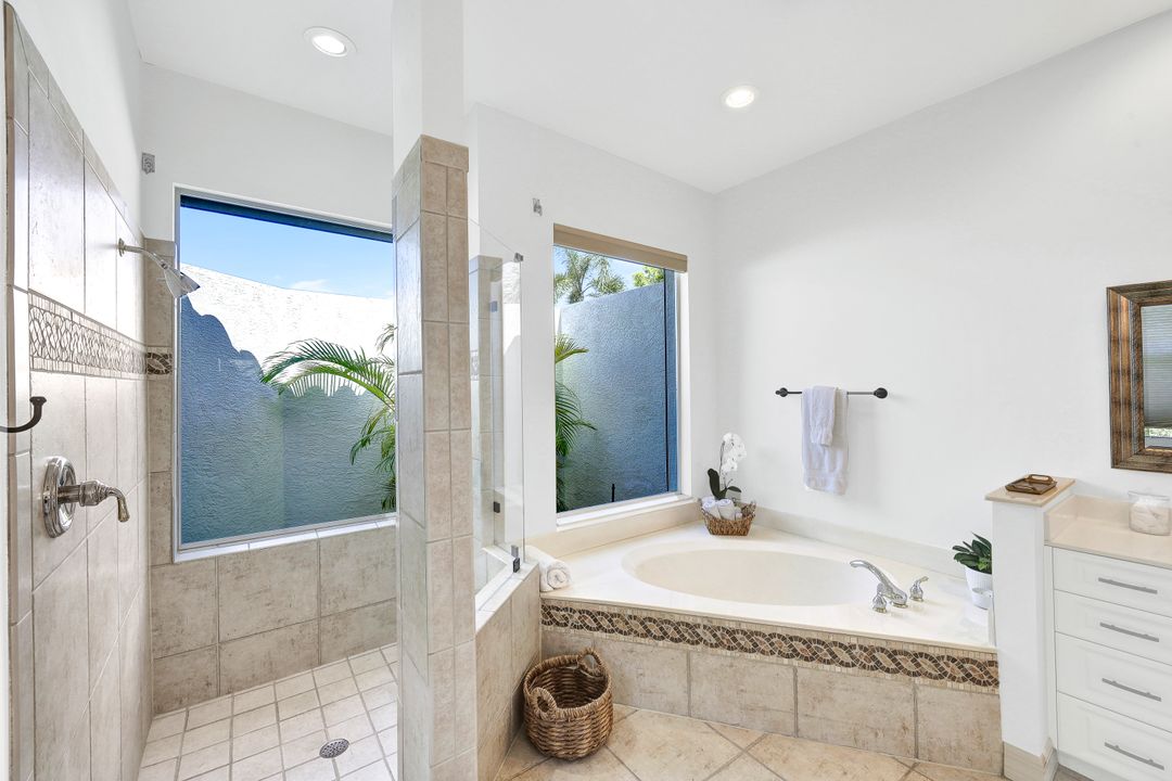 8028 Tiger Lily Dr, Naples, FL 34113