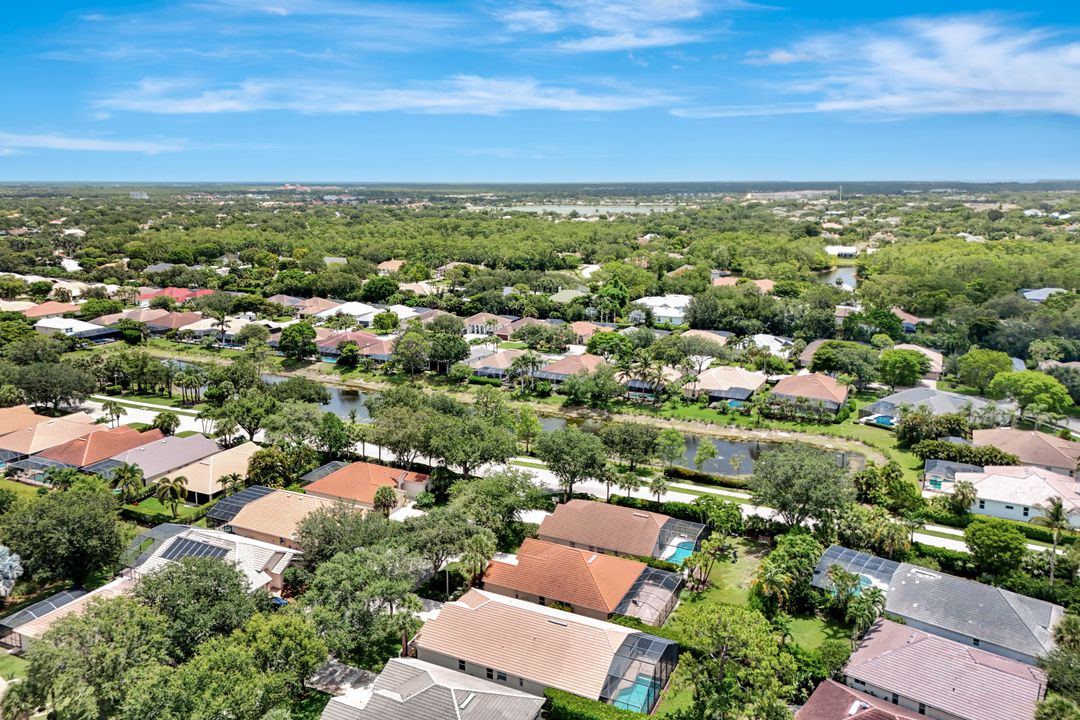7052 Timberland Cir, Naples, FL 34109