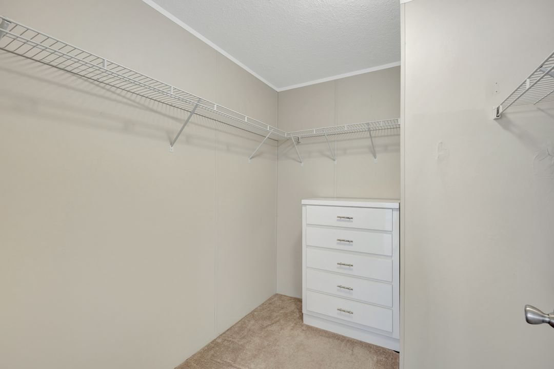 524 Menton Ln, Naples, FL 34112