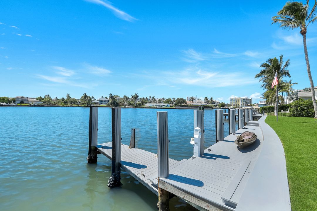 400 Springline Dr, Naples, FL 34102