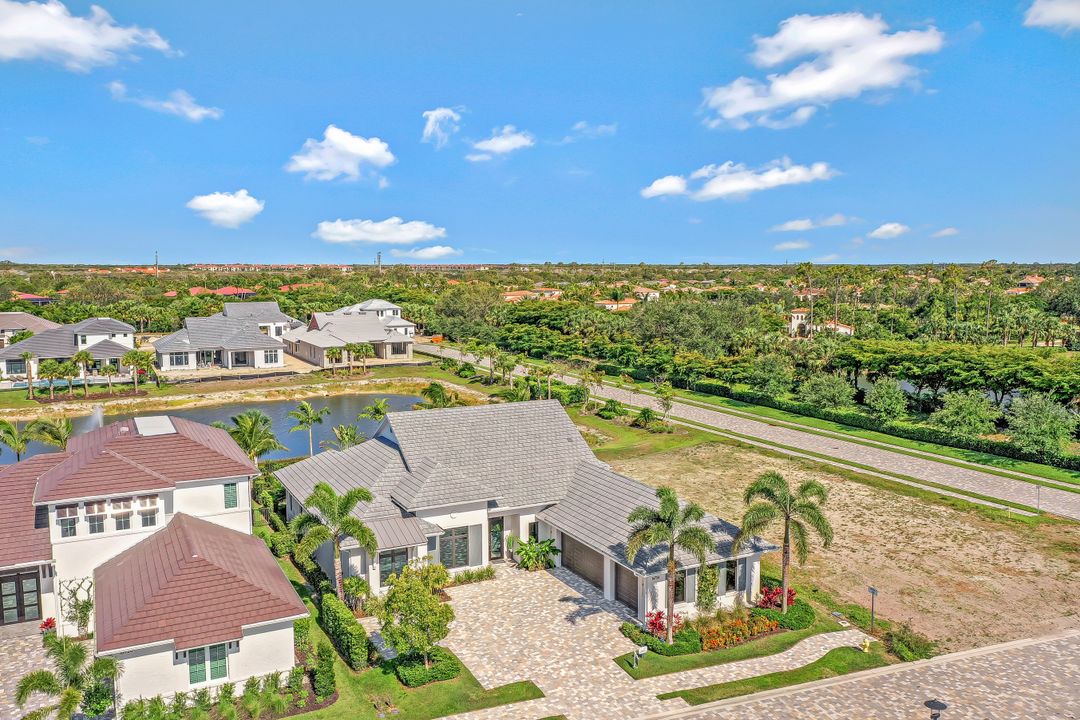 16724 Enclave Cir, Naples, FL 34110