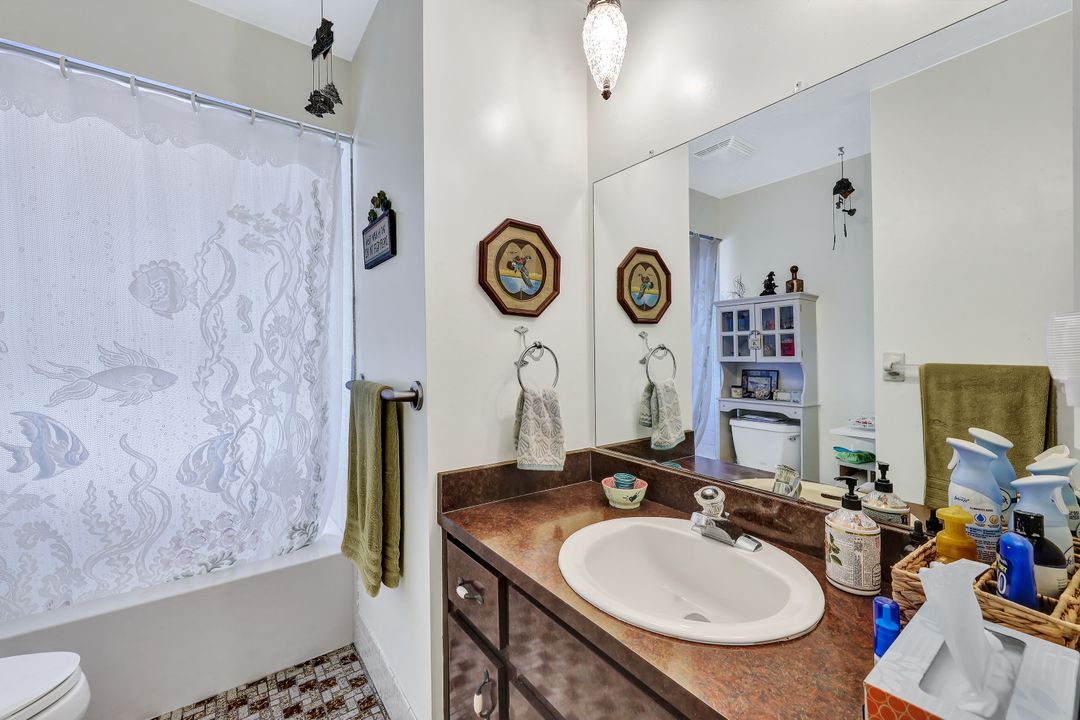 688 94th Ave N, Naples, FL 34108