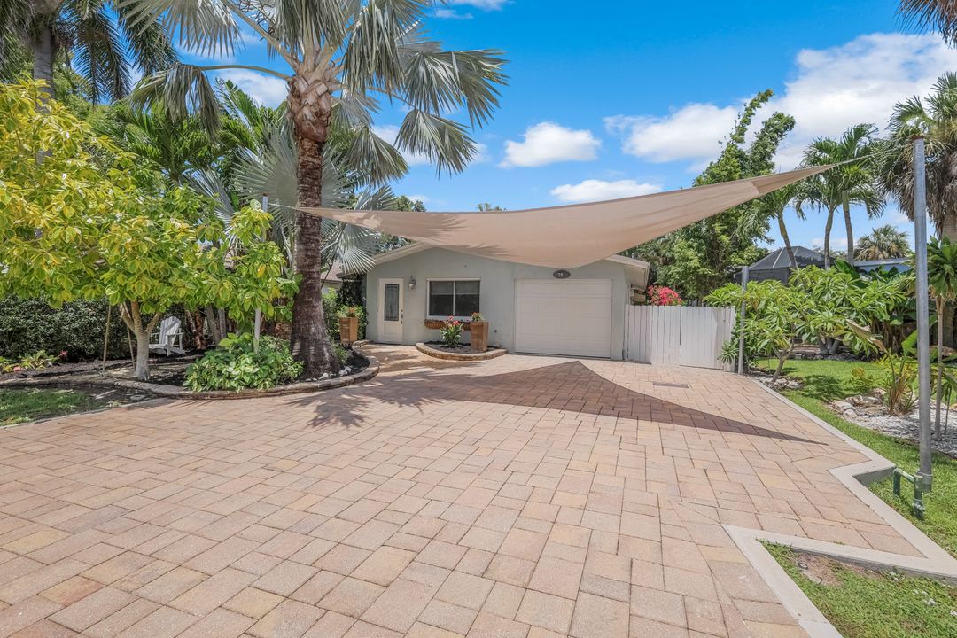 791 96th Ave N, Naples, FL 34108