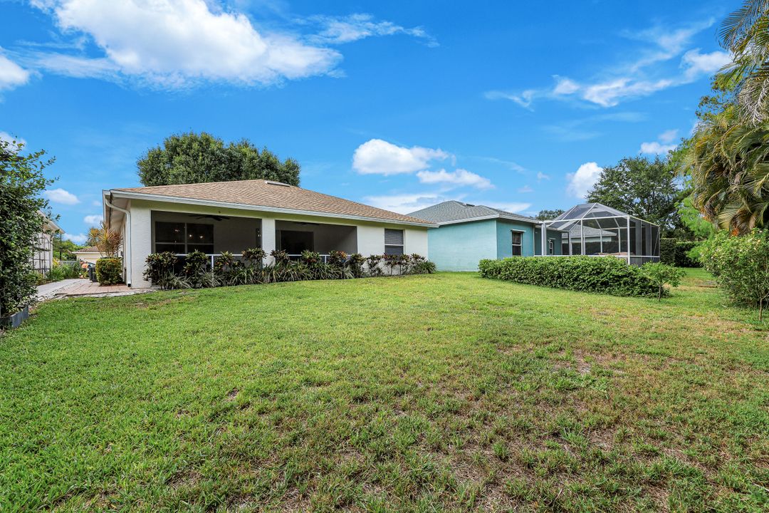 156 Stanhope Cir, Naples, FL 34104