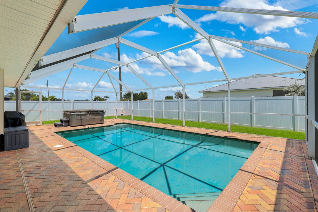 1815 NE 2nd Pl, Cape Coral, FL 33909
