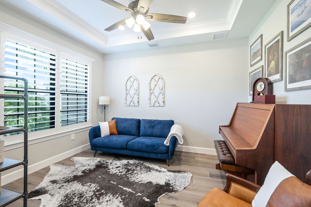 9554 Everglades Dr, Naples, FL 34120