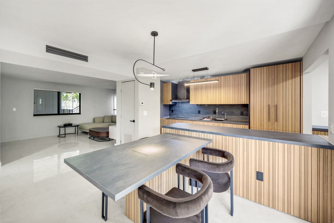 788 Park Shore Dr #E20, Naples, FL 34103