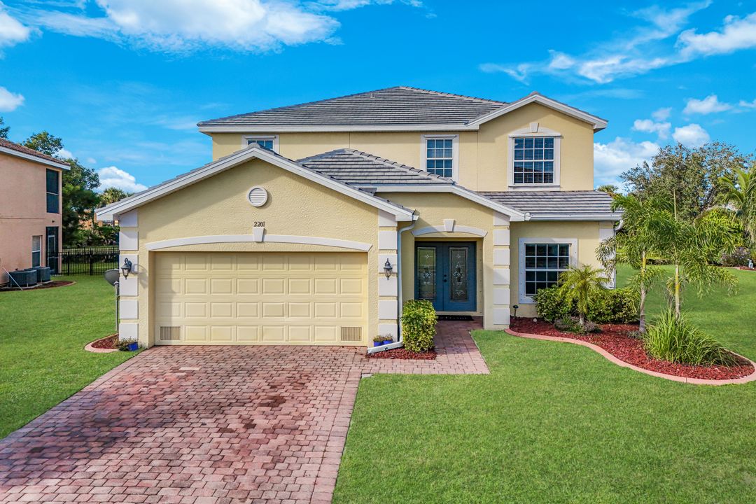2210 Cape Heather Cir, Cape Coral, FL 33991