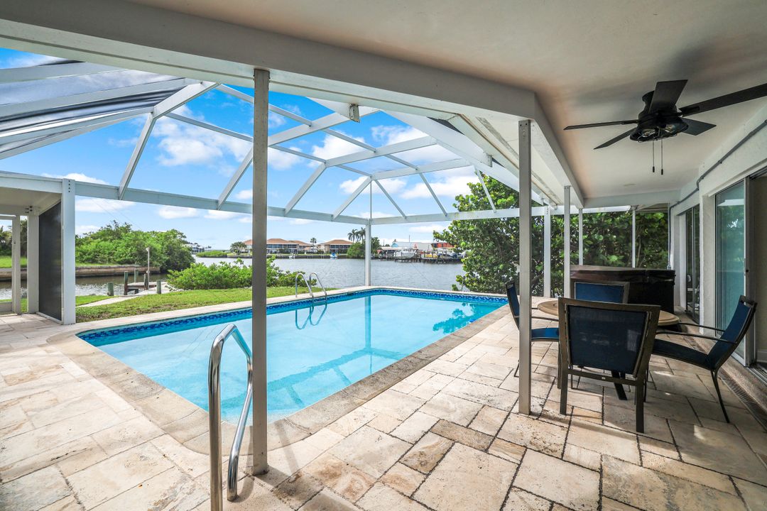 401 Capri Blvd, Naples, FL 34113