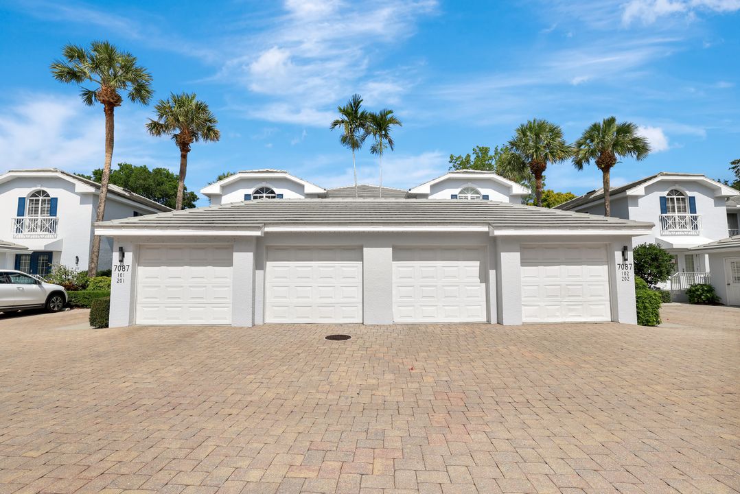 7087 Barrington Cir #101, Pelican Bay, FL 34108