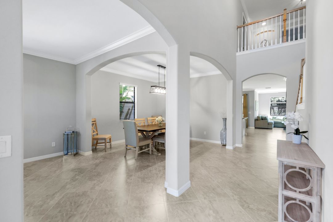 4264 Raffia Palm Cir, Naples, FL 34119