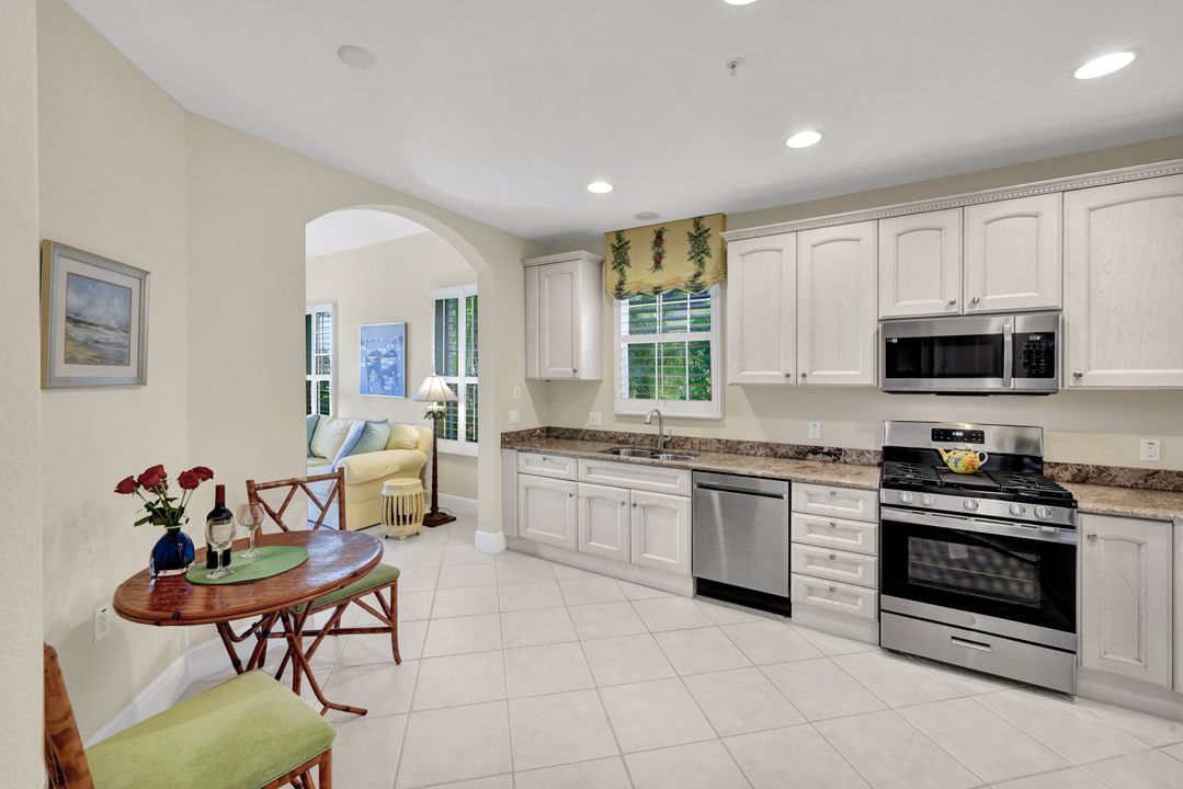 9038 Cascada Way #102, Naples, FL 34114