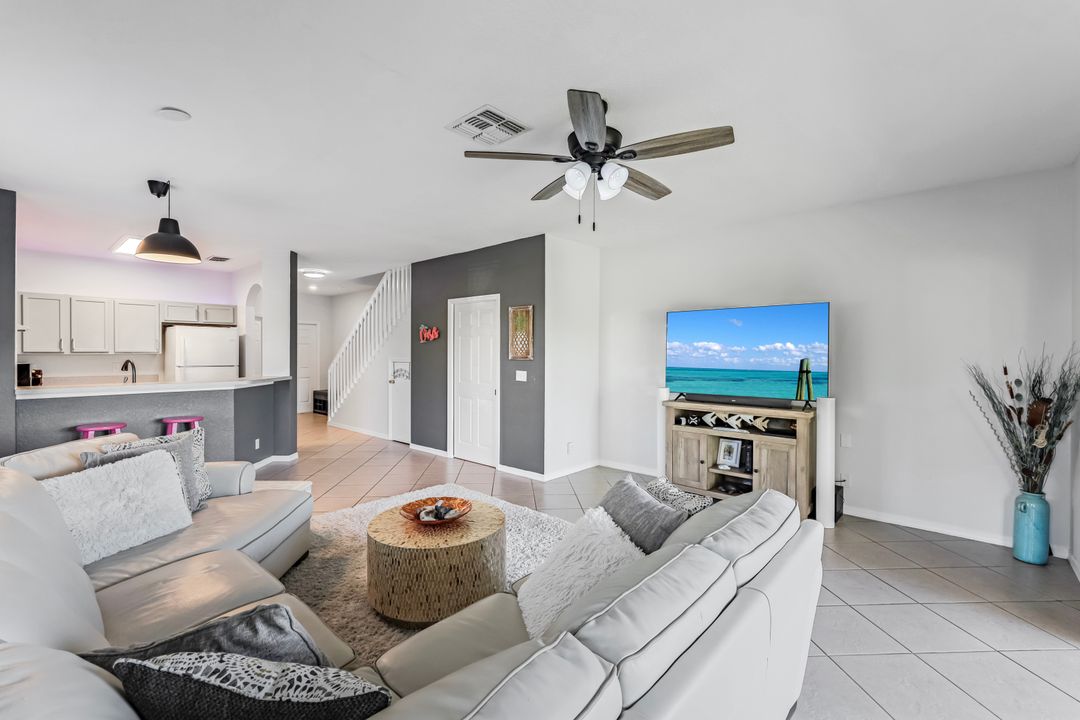 10026 Pacific Pines Ave, Fort Myers, FL 33966