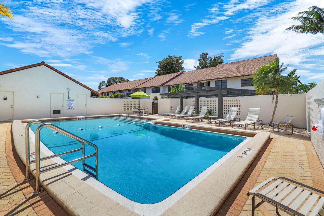 4092 Belair Ln #15, Naples, FL 34103