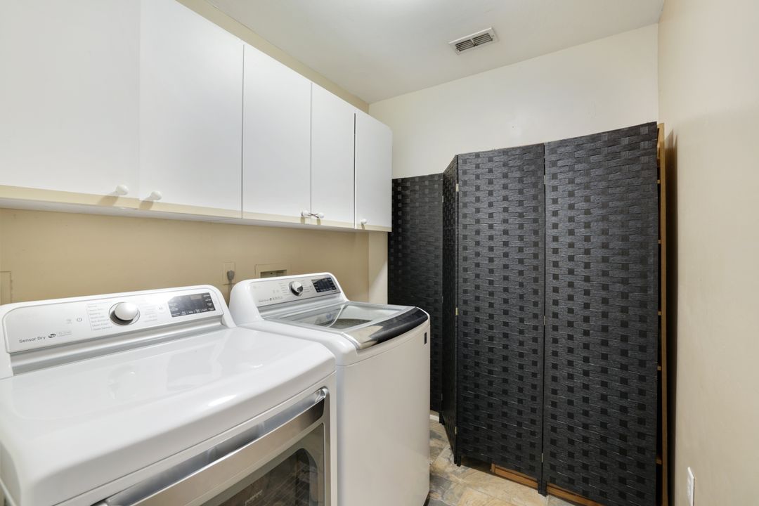1920 Piccadilly Circus, Naples, FL 34112