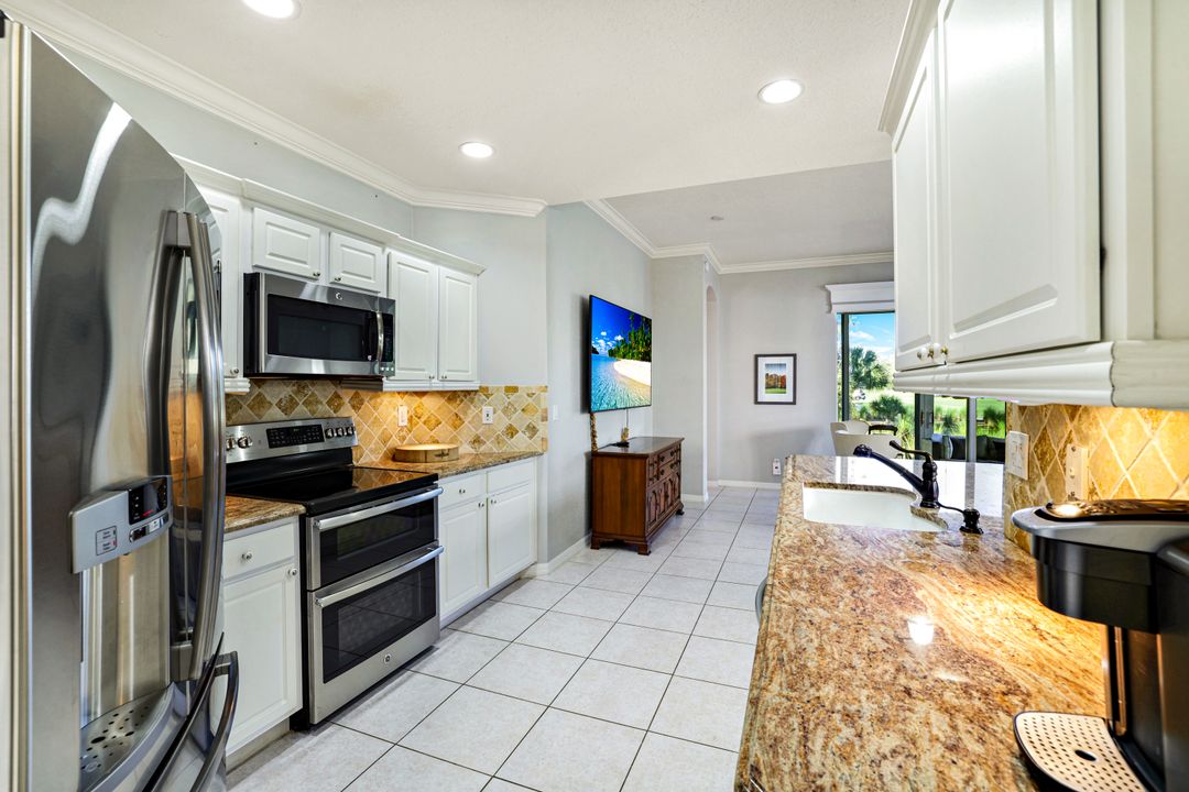 895 Eastham Way, Naples, FL 34104