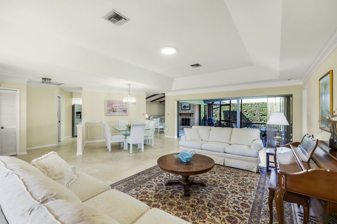 2383 Mayfield Ct, Naples, FL 34105