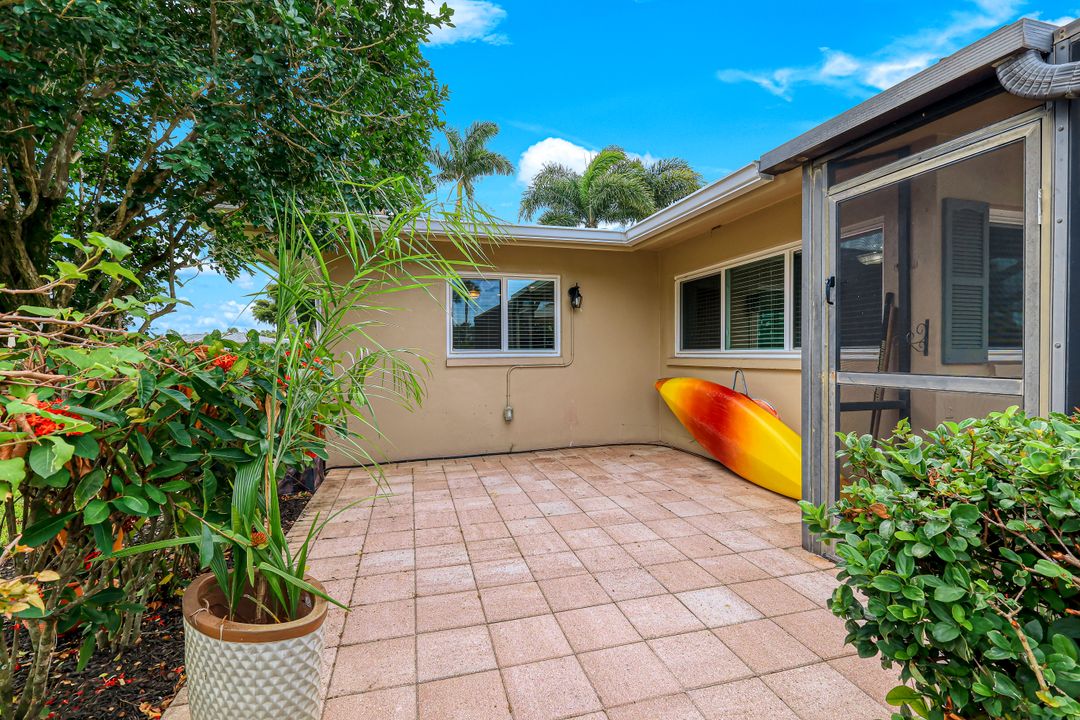 1515 Tredegar Dr, Fort Myers, FL 33919