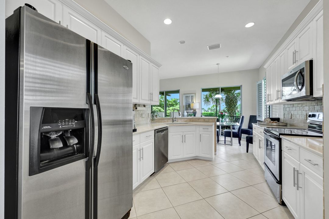 8723 Coastline Ct #202, Naples, FL 34120