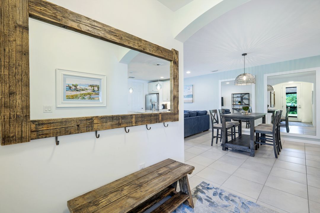 14814 Edgewater Cir, Naples, FL 34114