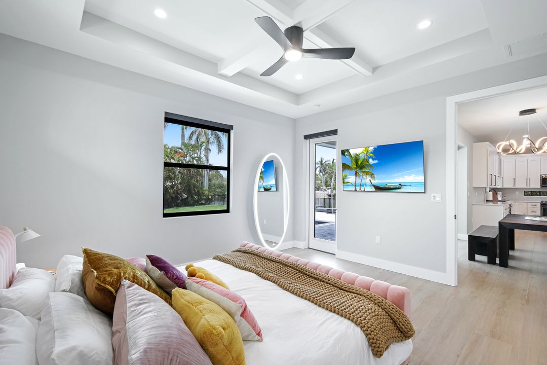 60 Liberty Ln, Naples, FL 34112