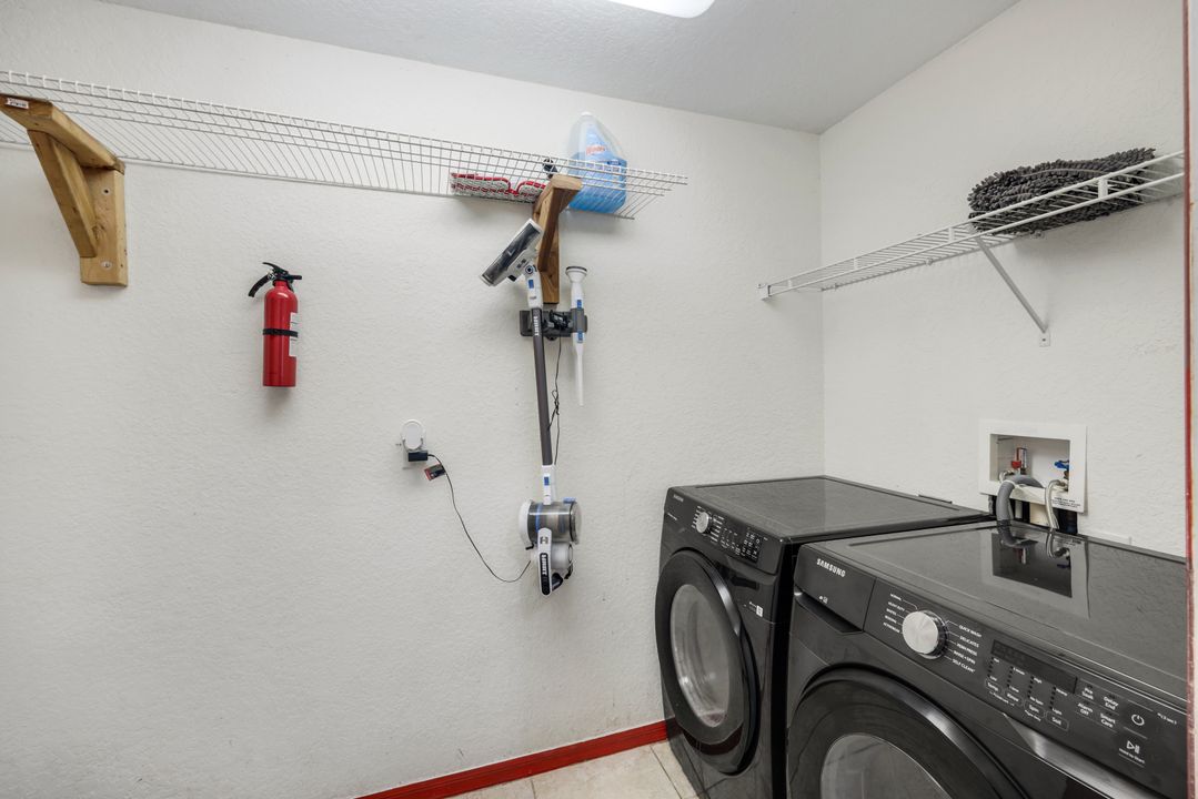 438 Willowbrook Dr, Lehigh Acres, FL 33972