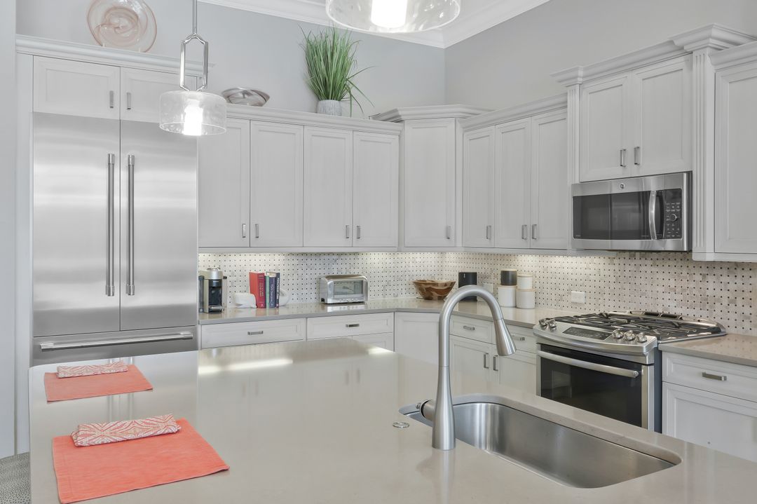 6542 Amarone Ln, Naples, FL 34113