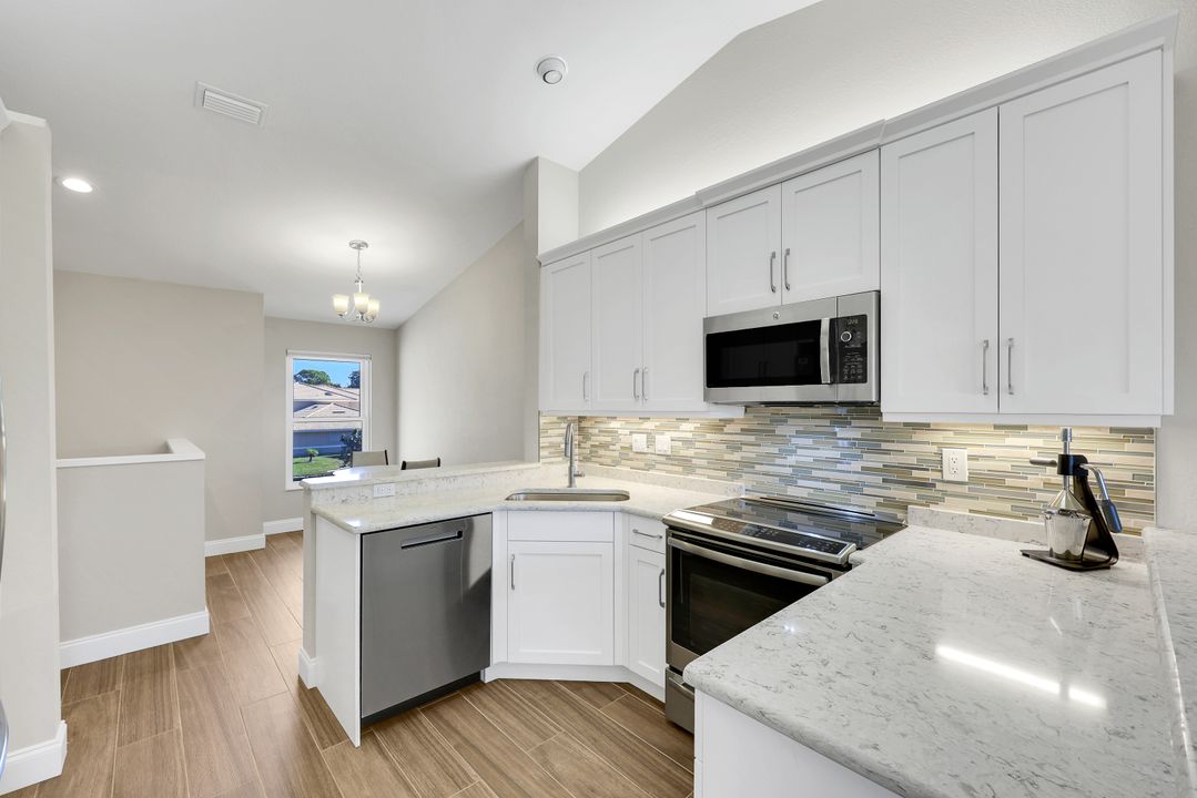 351 Emerald Bay Cir #R-5, Naples, FL 34110