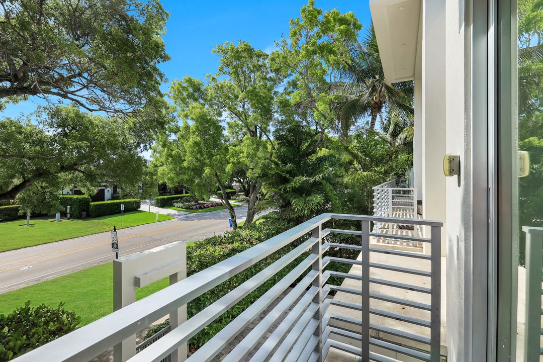 335 Banyan Blvd, Naples, FL 34102