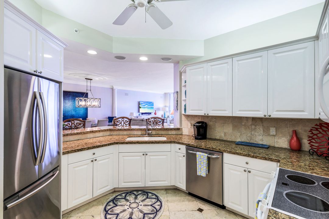 410 Flagship Dr #903, Naples, FL 34108