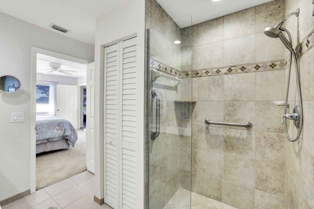 7742 Emerald Cir #V203, Naples, FL 34109