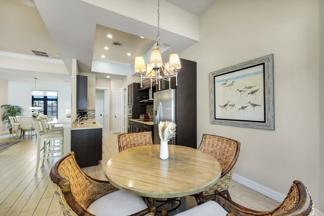 1243 Briarwood Ct, Naples, FL 34104