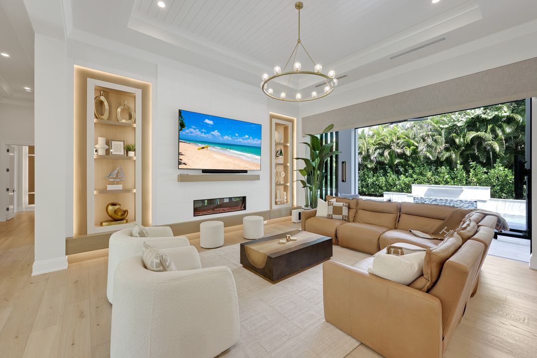 767 Park Shore Dr, Naples, FL 34103