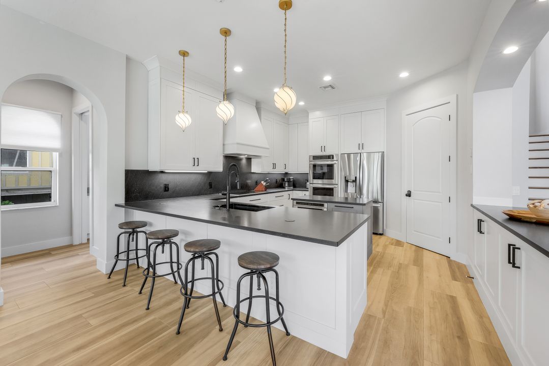 155 Heron Ave, Naples, FL 34108