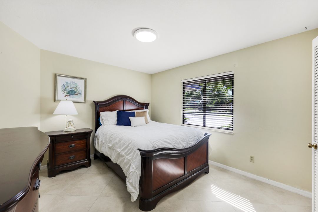 2383 Mayfield Ct, Naples, FL 34105