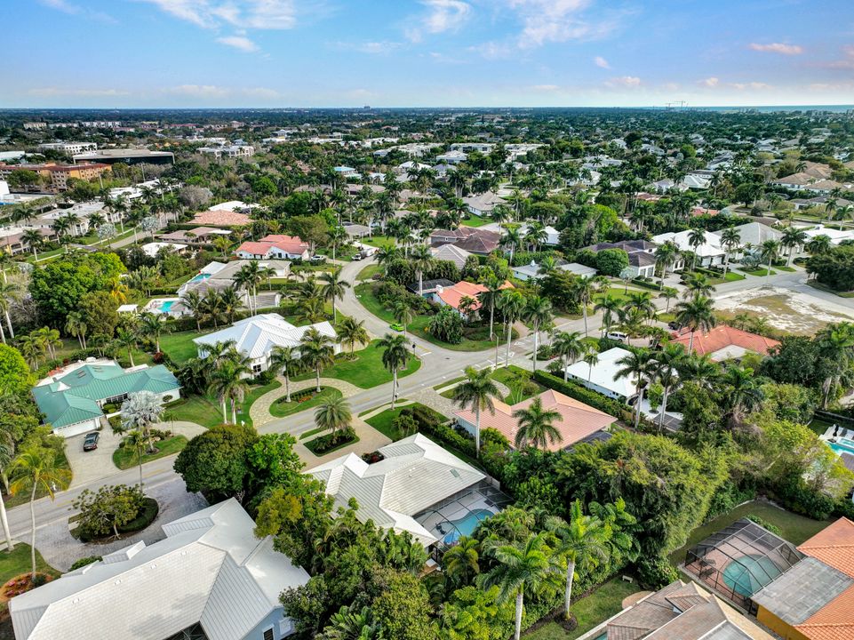 735 Old Trail Dr, Naples, FL 34103