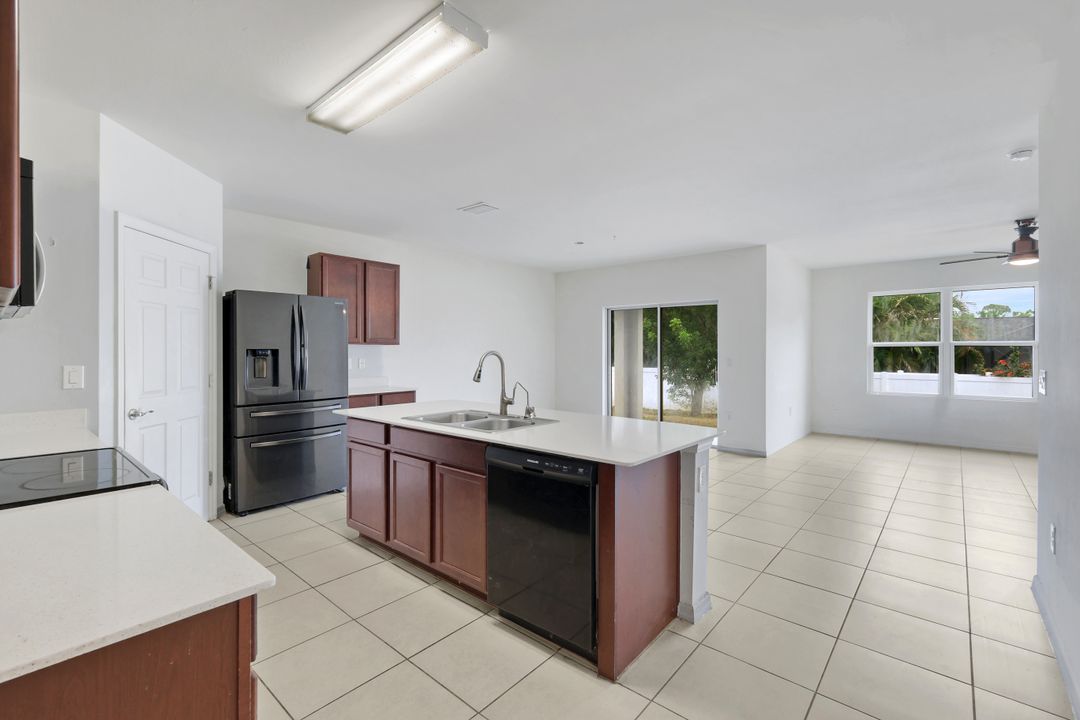 8117 Sandpiper Rd, Fort Myers, FL 33967