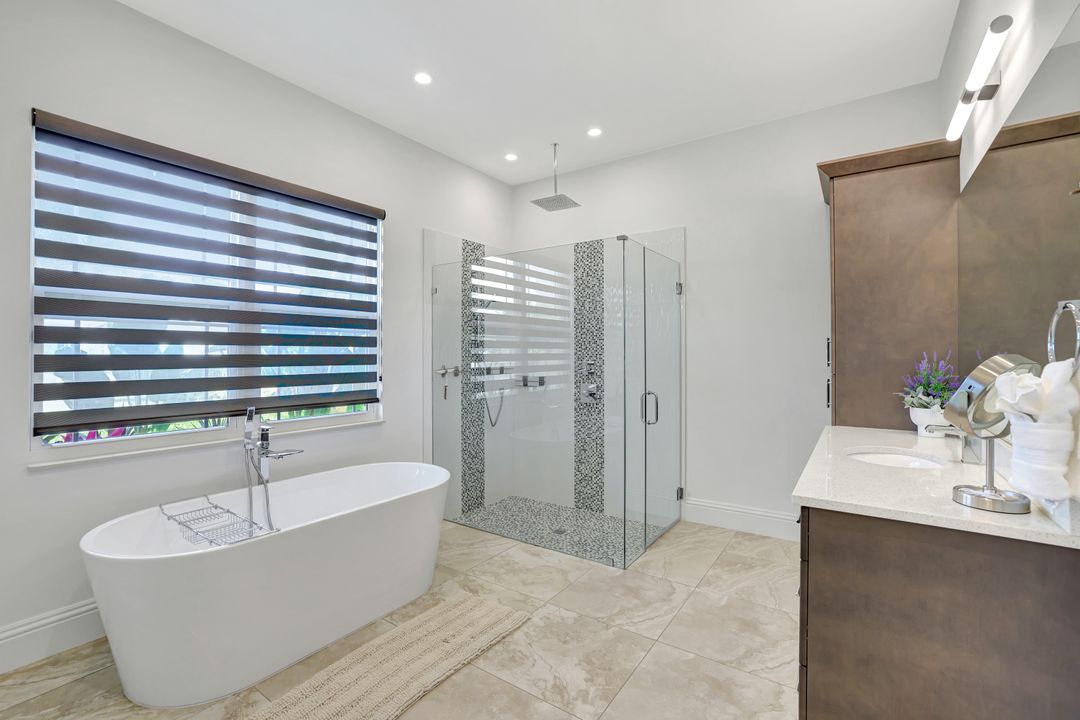 16 Willoughby Dr, Naples, FL 34110