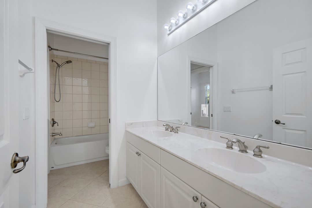 15501 Cadiz Ln, Naples, FL 34110