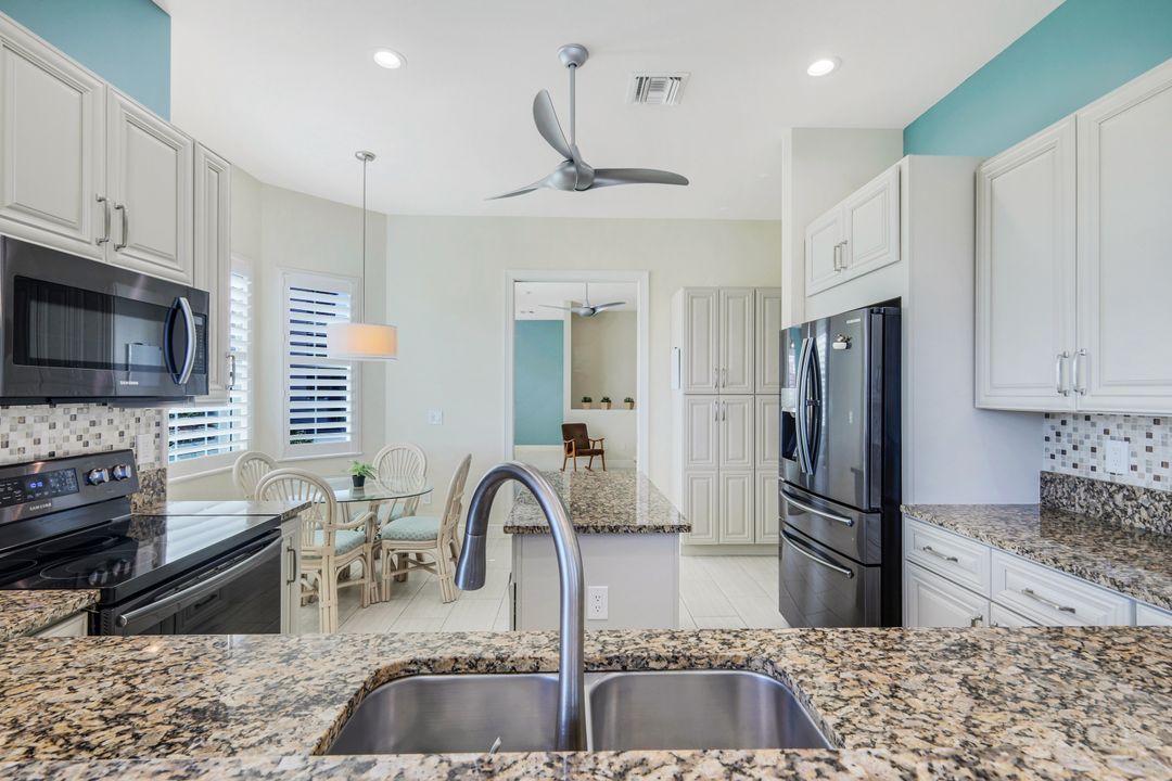 608 El Camino Real  #202, Naples, FL 34119