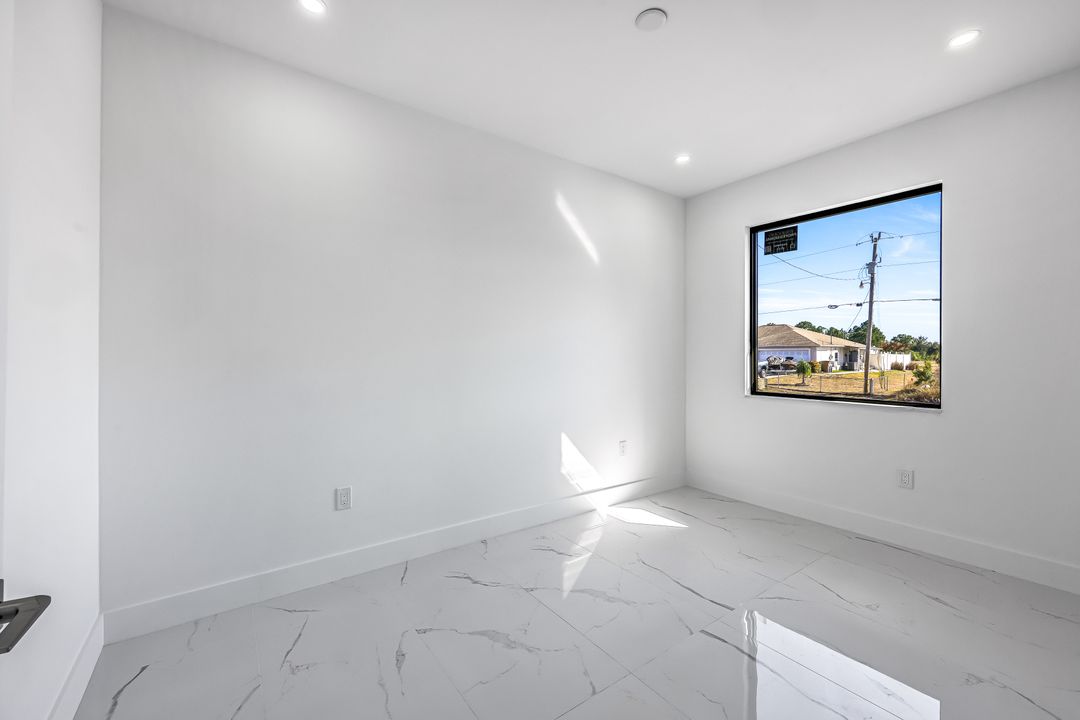 865 Chipley St E, Lehigh Acres, FL 33974