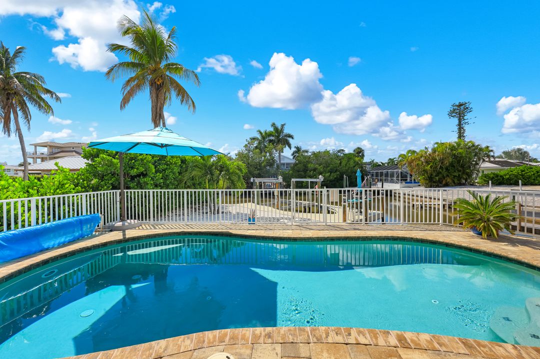117 Sand Dollar Dr, Fort Myers Beach, FL 33931