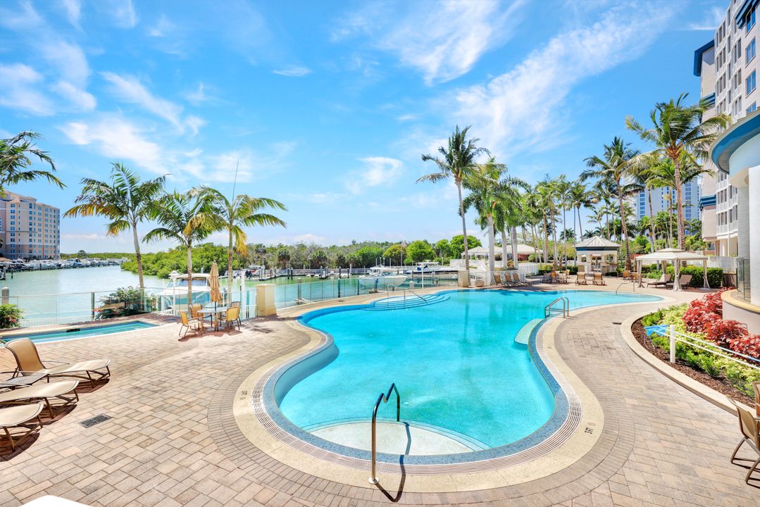 13675 Vanderbilt Dr, Naples, FL 34110