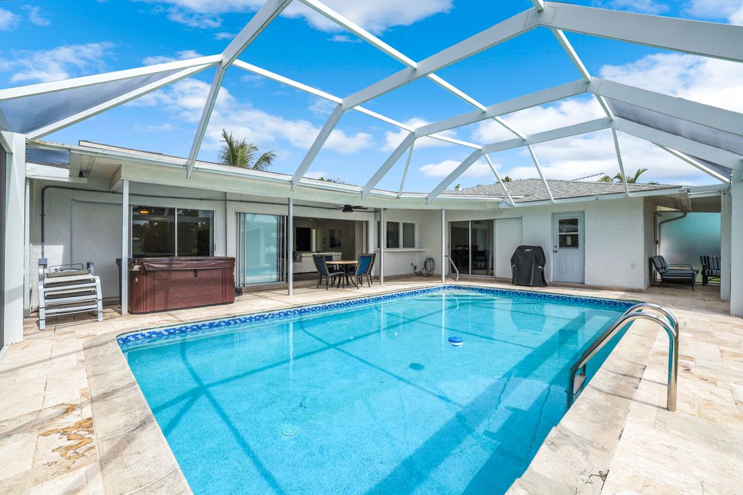 401 Capri Blvd, Naples, FL 34113