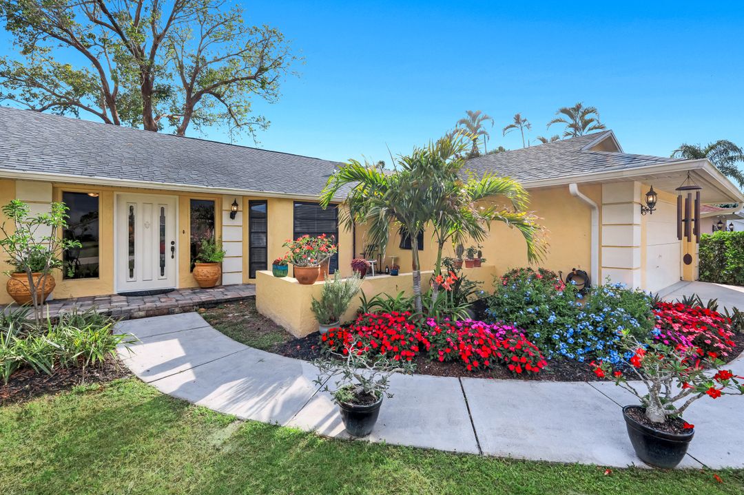 111 Blue Ridge Dr, Naples, FL 34112