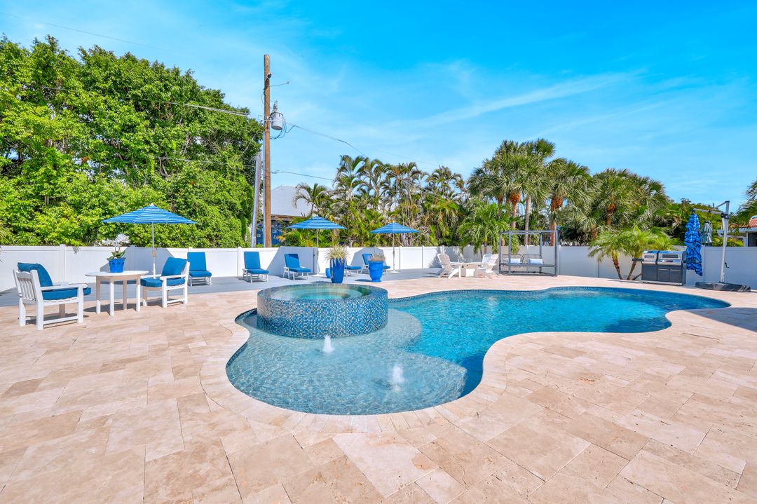 535 93rd Ave N, Naples, FL 34108