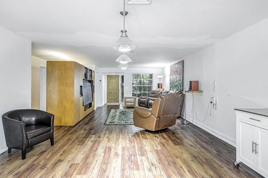 150 Big Springs Dr, Naples, FL 34113
