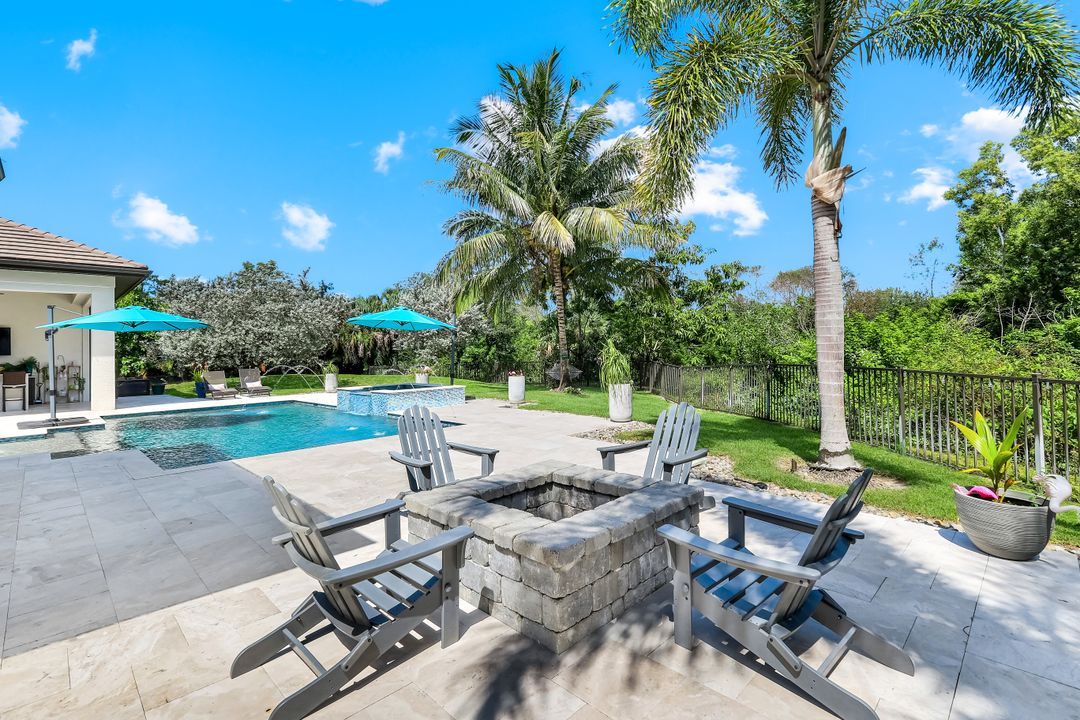 5861 Napa Woods Way, Naples, FL 34116