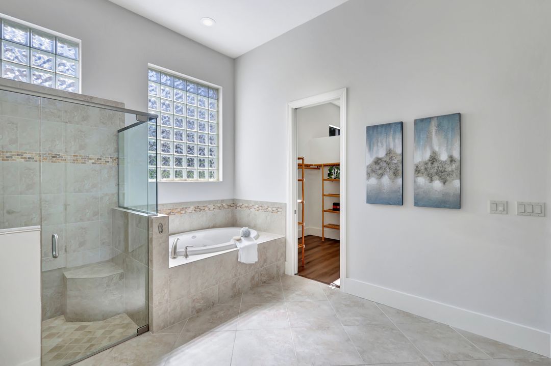 5717 Hammock Isles Dr, Naples, FL 34119